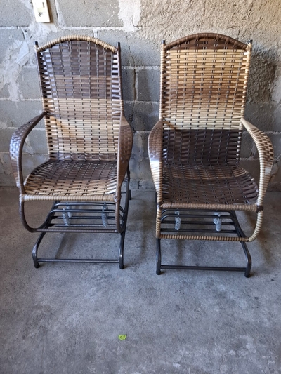 Cadeiras de balanço novas cada